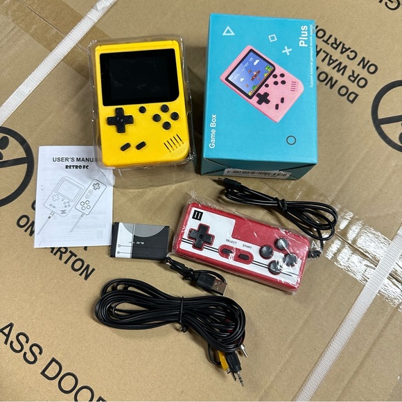 Portable Retro Video Game with 500 Classic FC Games 2.8-Inch Color Screen - Picture 2 of 3